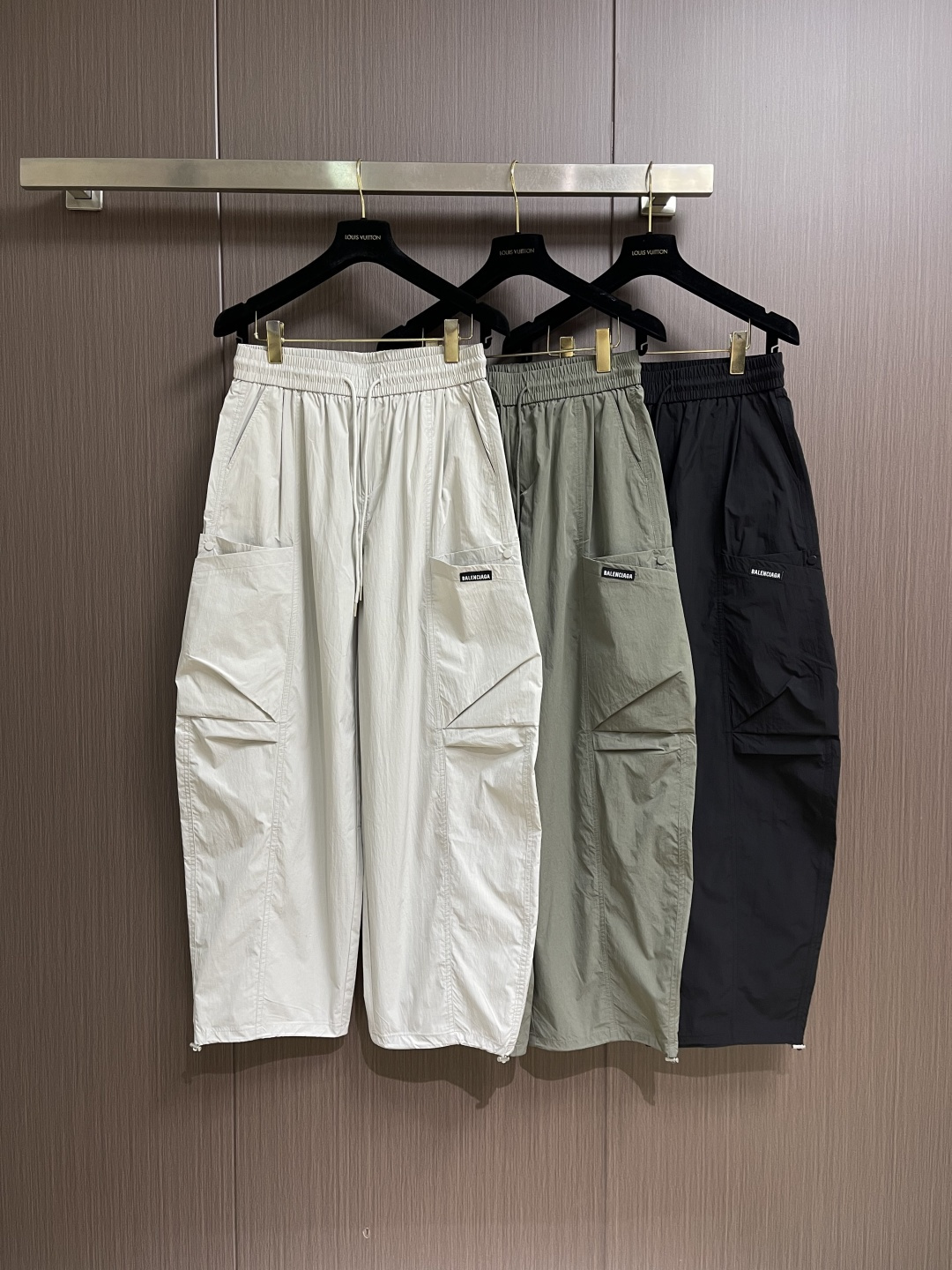 Balenciaga 宽松阔腿裤，重工艺水洗个性系列，简直就是量身定制的 style，满满早春的feel