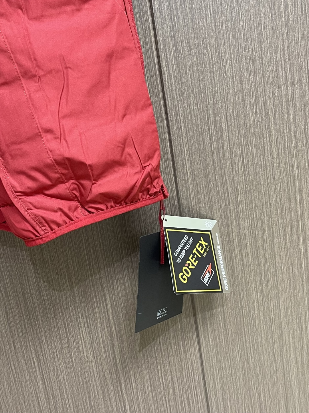 arcteryx 始祖鸟秋冬羽绒立领情侣马甲，日常休闲 随意搭配 都是无可挑剔，送人自留！都非常有面，经