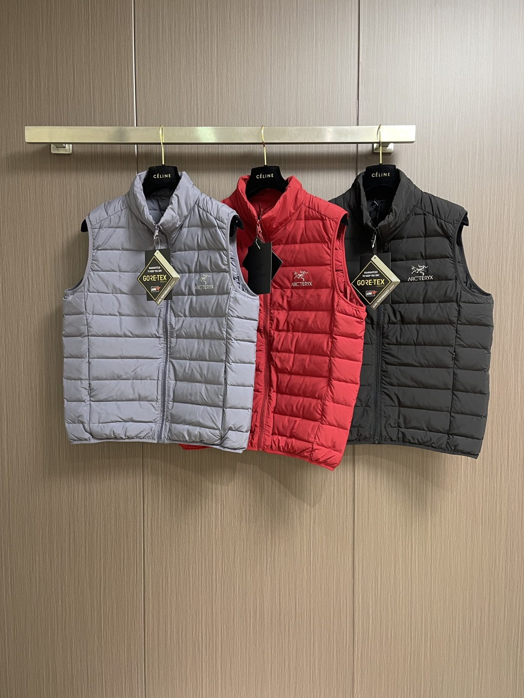 arcteryx 始祖鸟秋冬羽绒立领情侣马甲，日常休闲 随意搭配 都是无可挑剔，送人自留！都非常有面，经