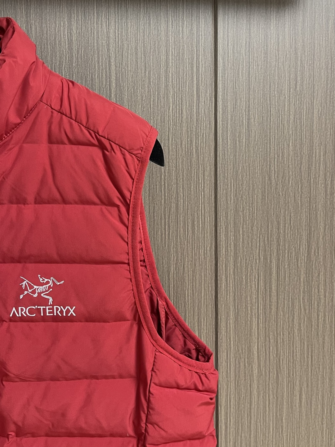 arcteryx 始祖鸟秋冬羽绒立领情侣马甲，日常休闲 随意搭配 都是无可挑剔，送人自留！都非常有面，经