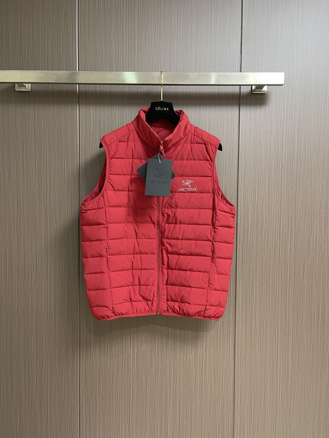 arcteryx 始祖鸟秋冬羽绒立领情侣马甲，日常休闲 随意搭配 都是无可挑剔，送人自留！都非常有面，经