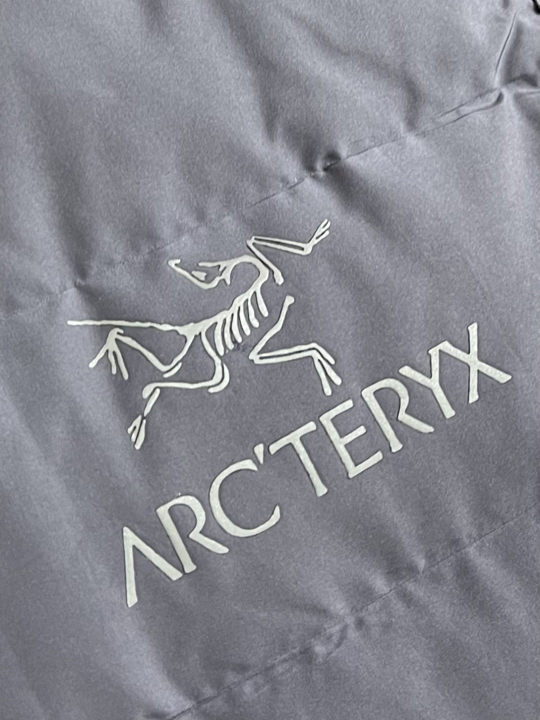 arcteryx 始祖鸟秋冬羽绒立领情侣马甲，日常休闲 随意搭配 都是无可挑剔，送人自留！都非常有面，经