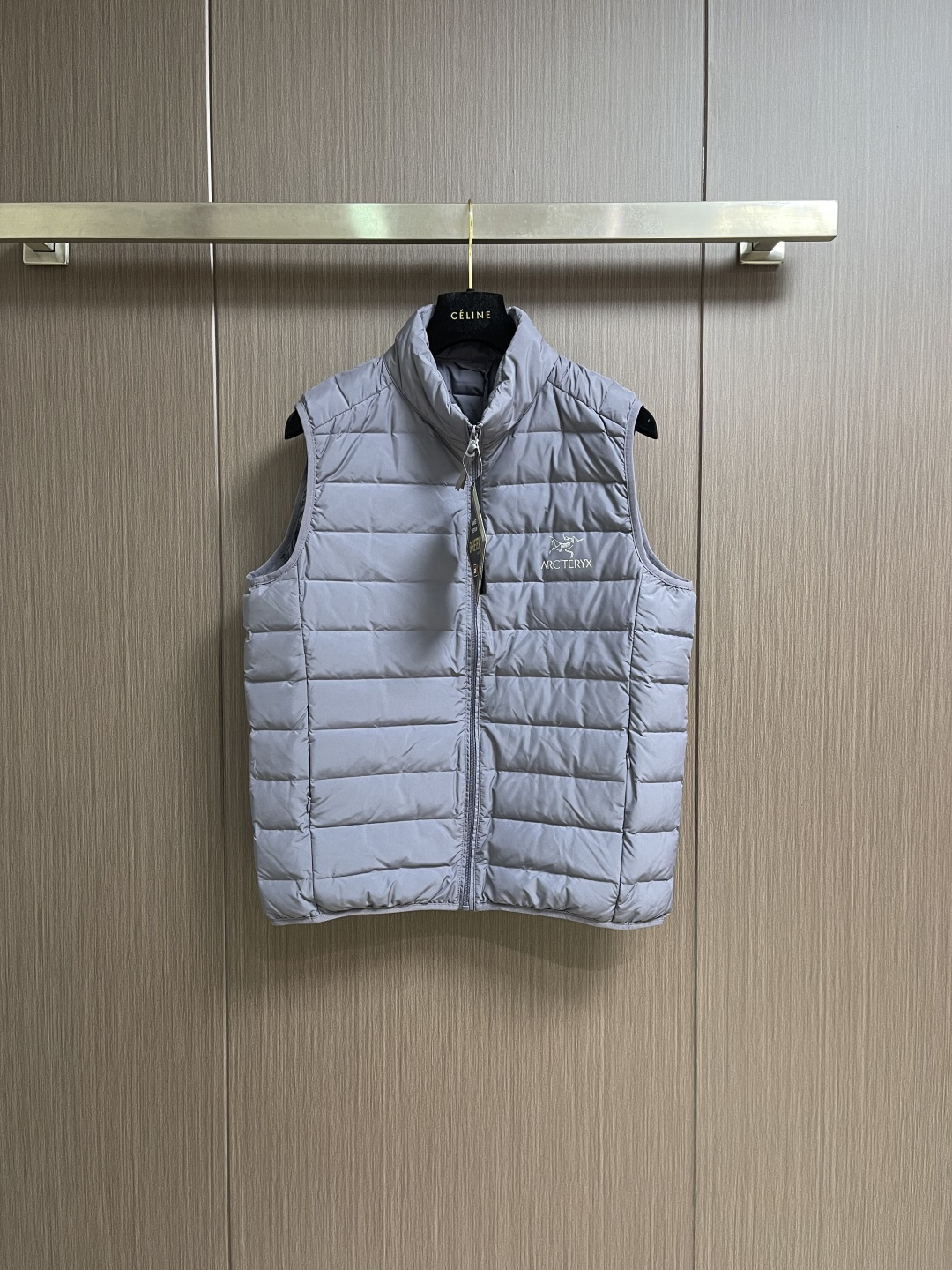 arcteryx 始祖鸟秋冬羽绒立领情侣马甲，日常休闲 随意搭配 都是无可挑剔，送人自留！都非常有面，经