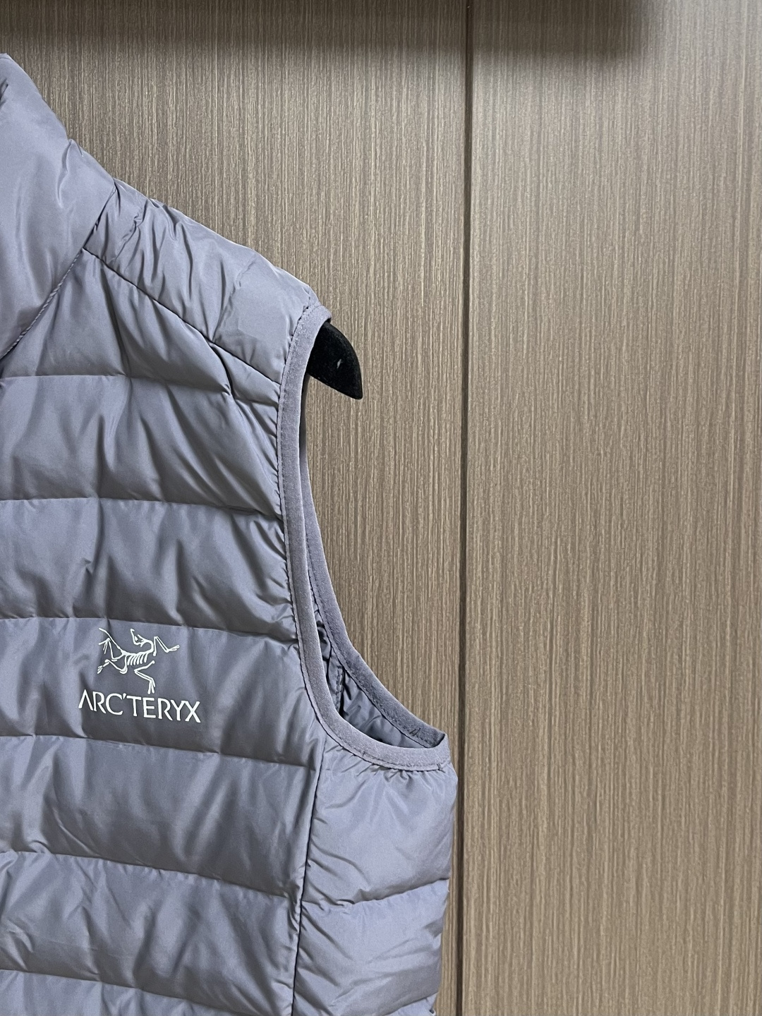arcteryx 始祖鸟秋冬羽绒立领情侣马甲，日常休闲 随意搭配 都是无可挑剔，送人自留！都非常有面，经