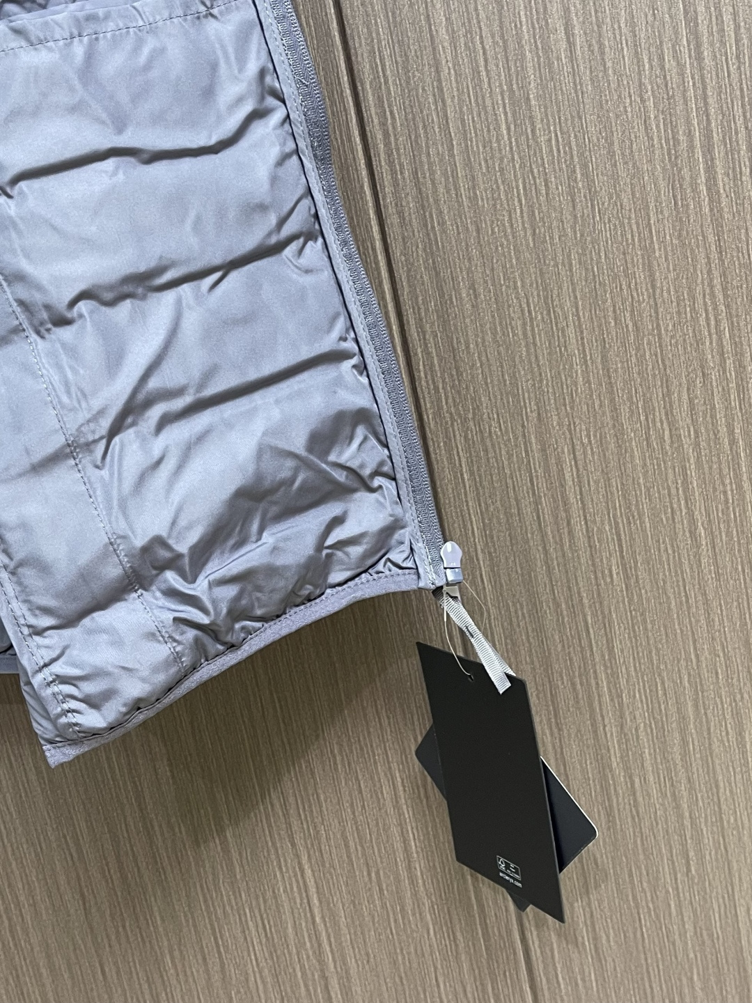arcteryx 始祖鸟秋冬羽绒立领情侣马甲，日常休闲 随意搭配 都是无可挑剔，送人自留！都非常有面，经