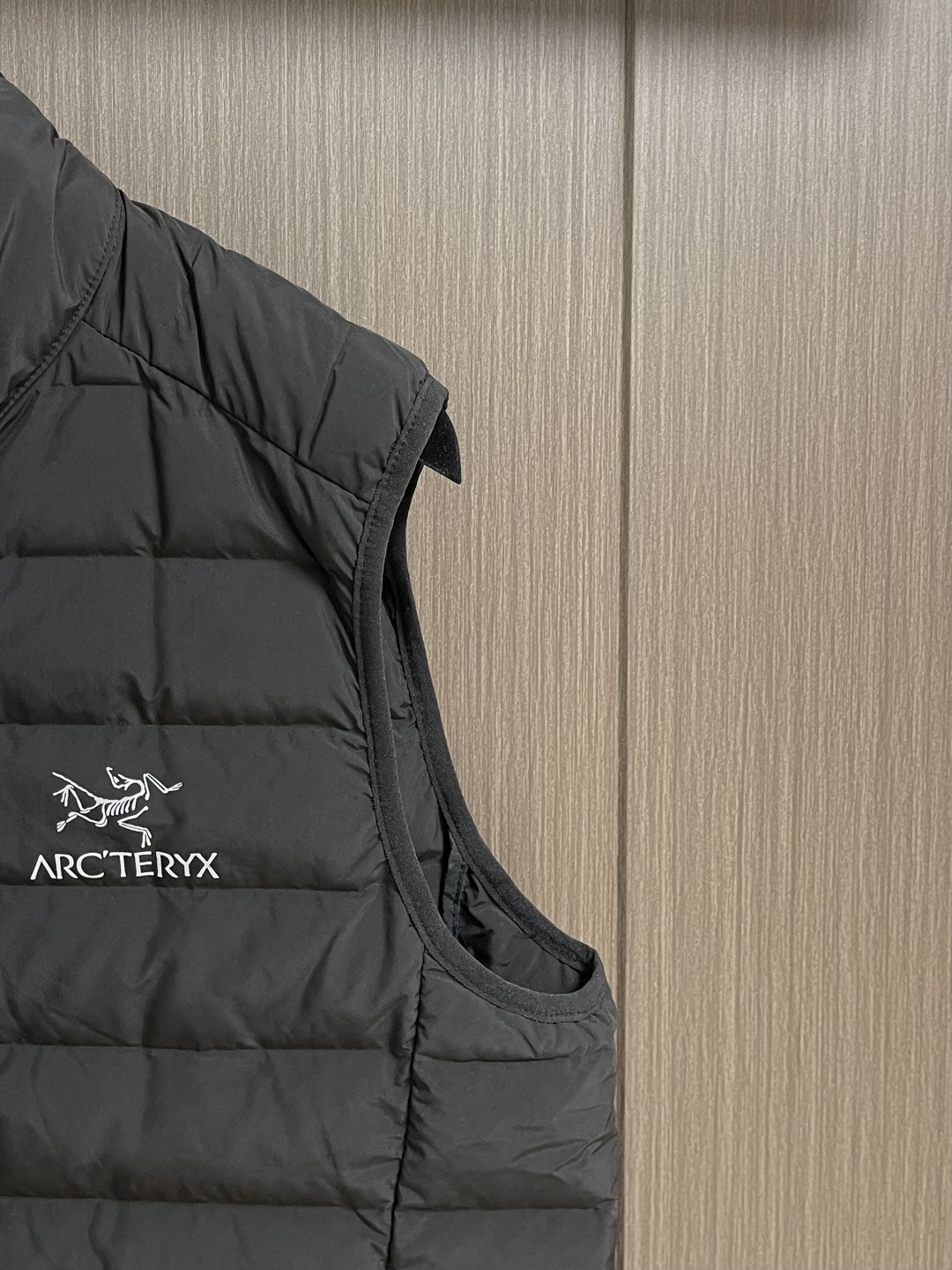 arcteryx 始祖鸟秋冬羽绒立领情侣马甲，日常休闲 随意搭配 都是无可挑剔，送人自留！都非常有面，经