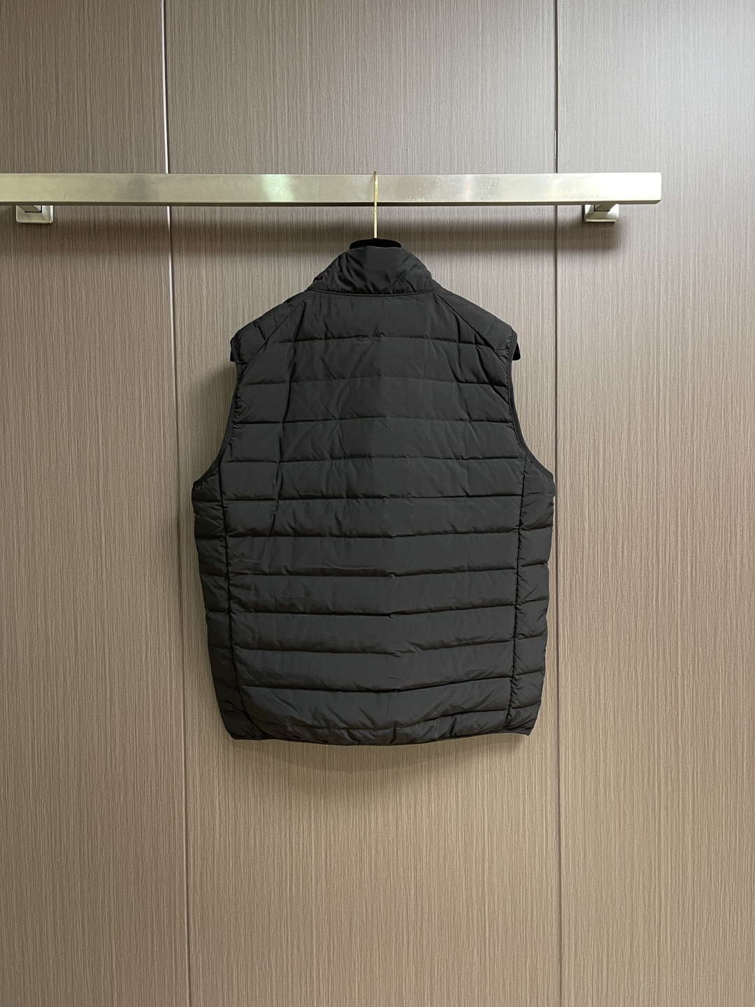 arcteryx 始祖鸟秋冬羽绒立领情侣马甲，日常休闲 随意搭配 都是无可挑剔，送人自留！都非常有面，经