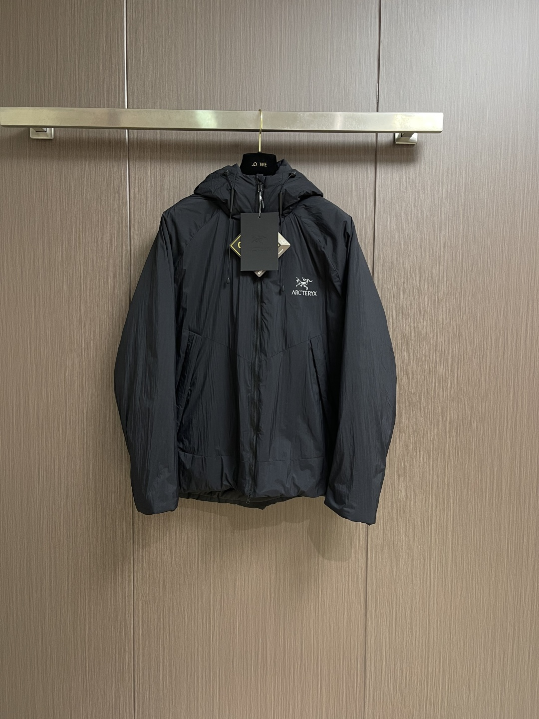 arcteryx 始祖鸟2026ss早春新品连帽轻薄羽绒外套，进口原版面料，工艺极度复杂，视觉相当雅致时
