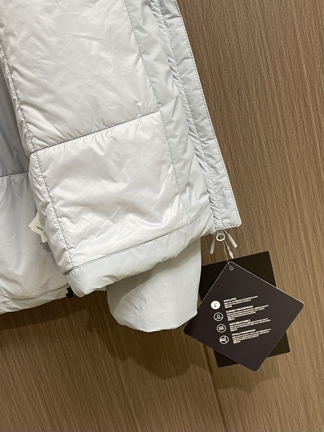 arcteryx 始祖鸟2026ss早春新品连帽轻薄羽绒外套，进口原版面料，工艺极度复杂，视觉相当雅致时