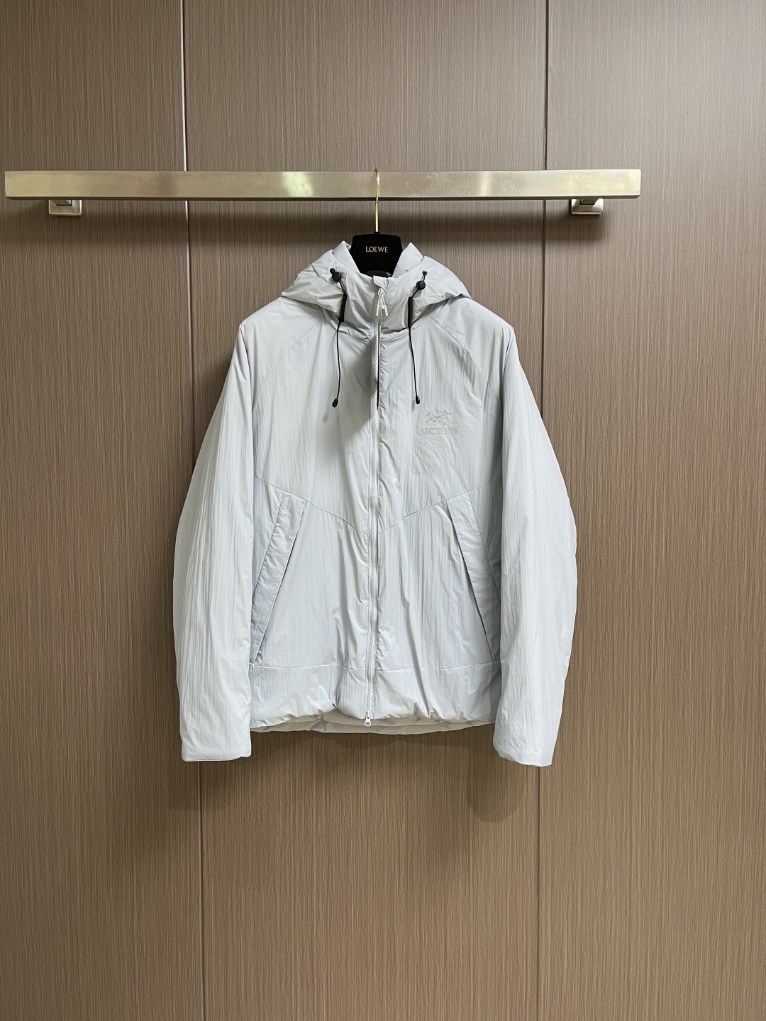 arcteryx 始祖鸟2026ss早春新品连帽轻薄羽绒外套，进口原版面料，工艺极度复杂，视觉相当雅致时