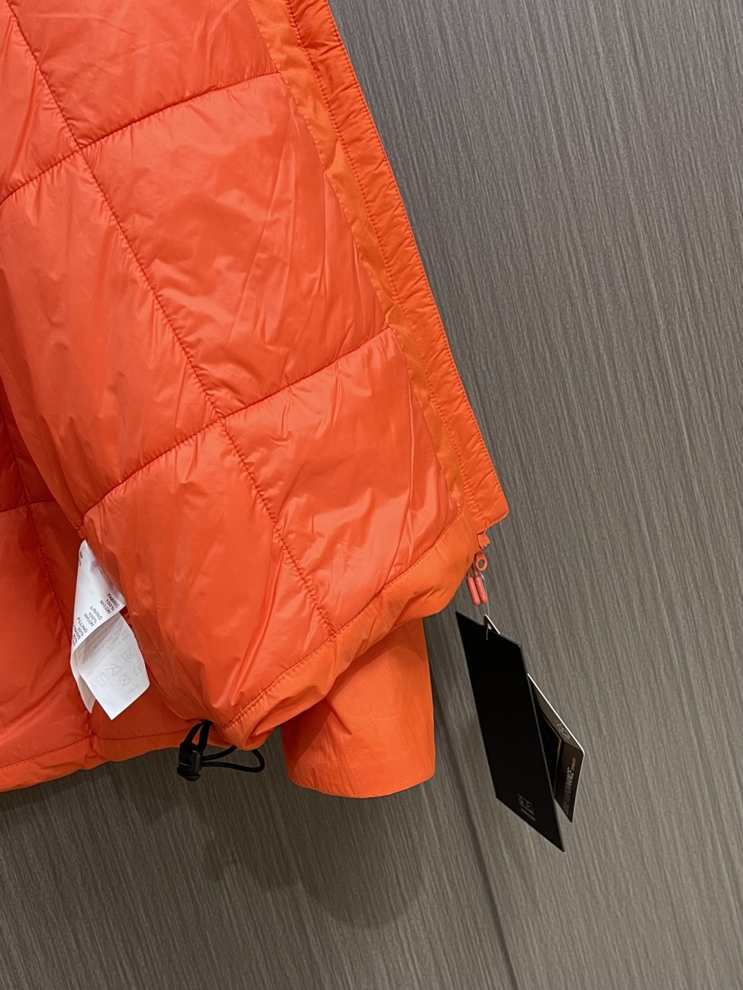 arcteryx 始祖鸟2026ss早春新品连帽轻薄羽绒外套，进口原版面料，工艺极度复杂，视觉相当雅致时