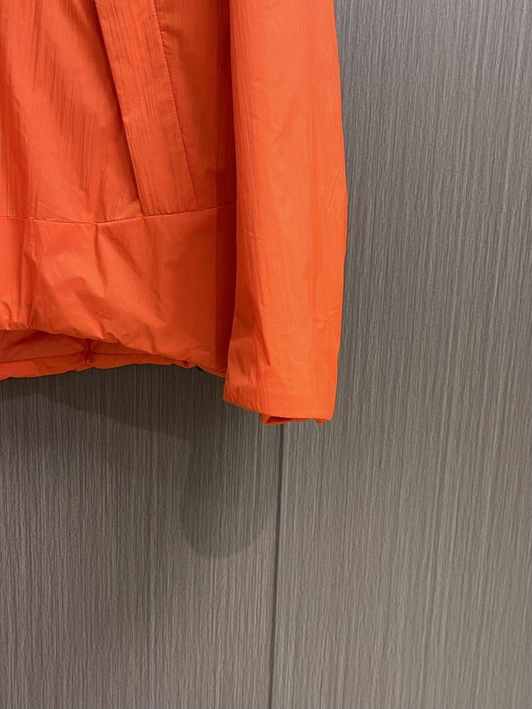 arcteryx 始祖鸟2026ss早春新品连帽轻薄羽绒外套，进口原版面料，工艺极度复杂，视觉相当雅致时