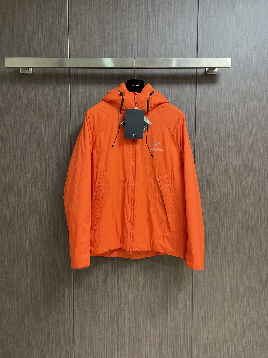 arcteryx 始祖鸟2026ss早春新品连帽轻薄羽绒外套，进口原版面料，工艺极度复杂，视觉相当雅致时
