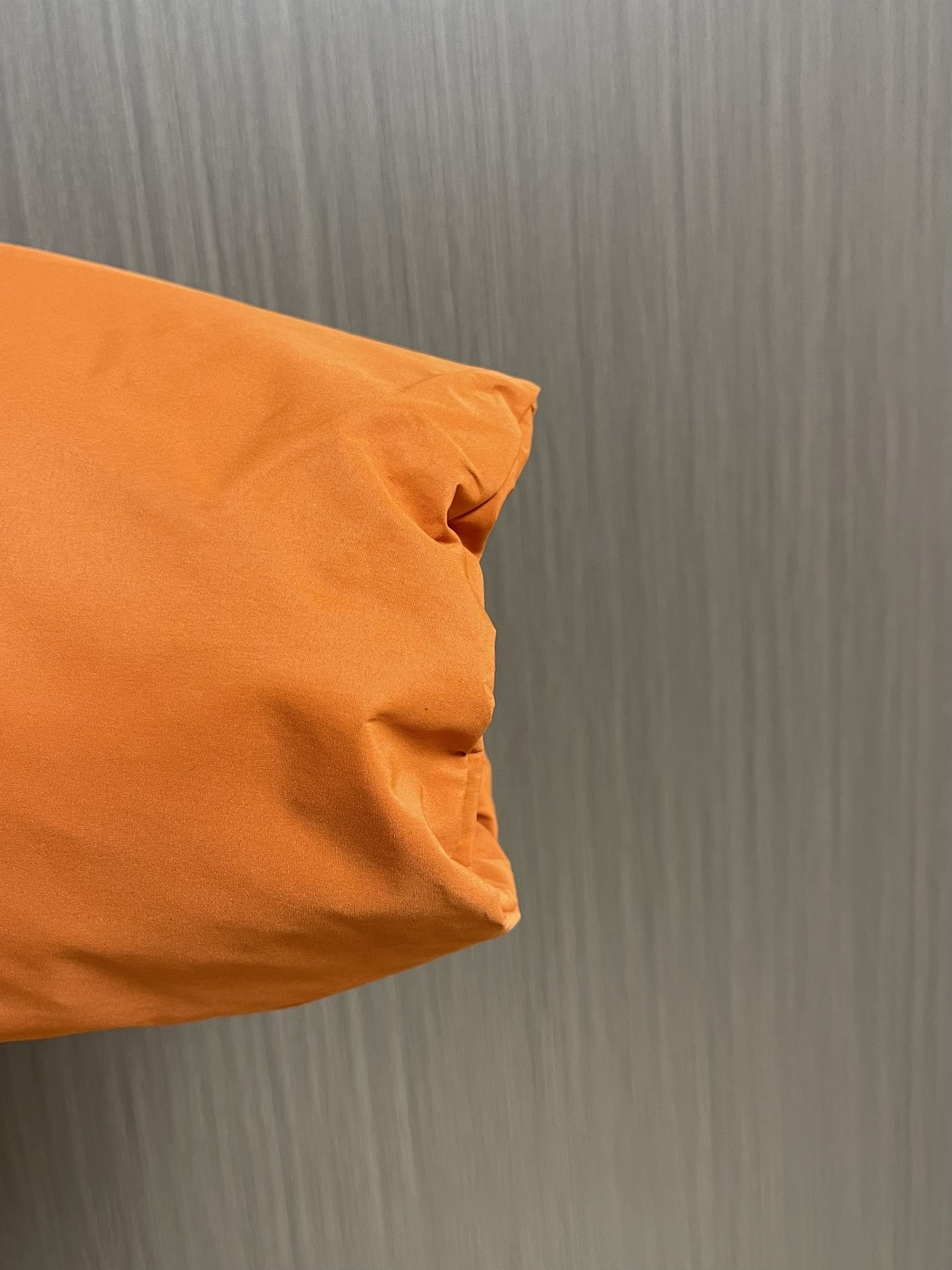 Arcteryx 始祖鸟秋冬新款连帽软壳羽绒外套，采用750蓬松度鸭绒填充，在严寒肆虐之时也可提供良好的