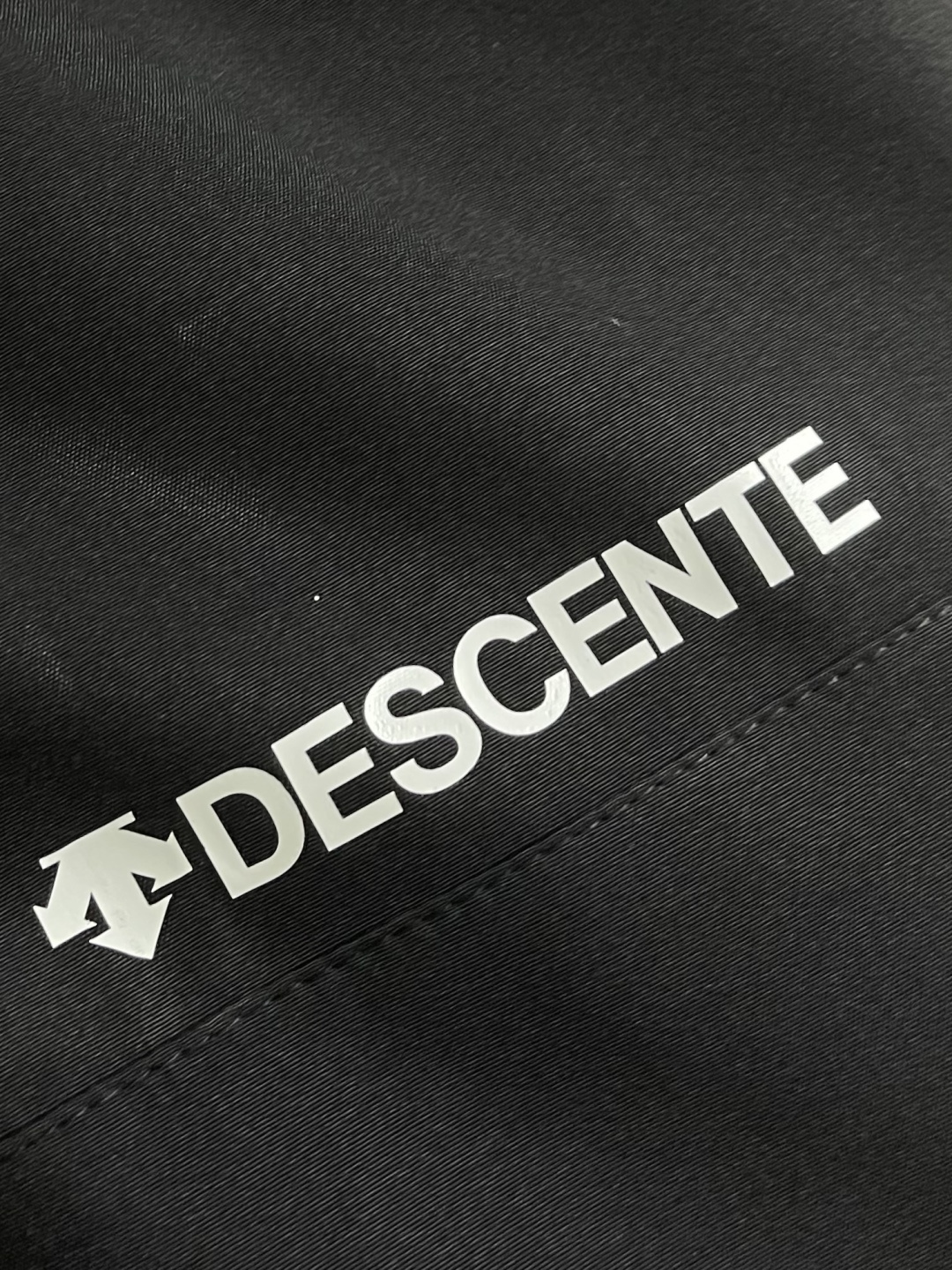 DESCENTE 迪桑特 春季新款三合一男子连帽外套.冲锋衣外套上衣！立体运动修身裁剪！全身多处拼接！手