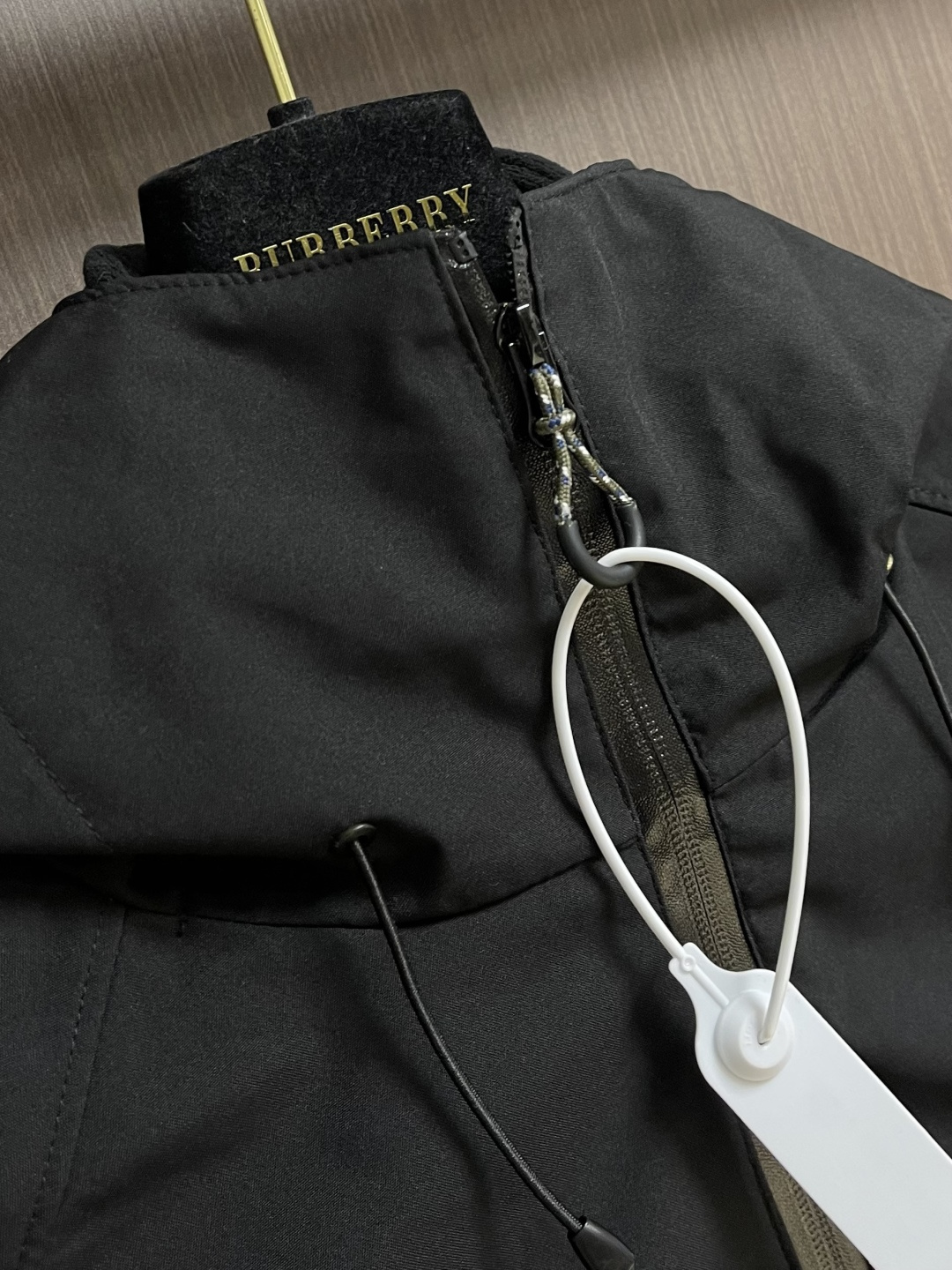 DESCENTE 迪桑特 春季新款三合一男子连帽外套.冲锋衣外套上衣！立体运动修身裁剪！全身多处拼接！手