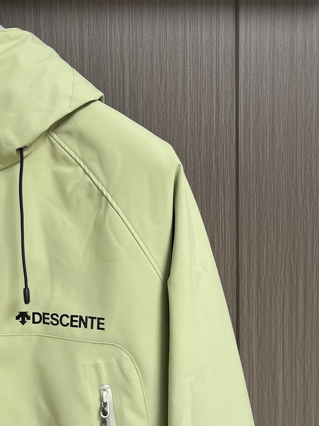 DESCENTE 迪桑特 春季新款三合一男子连帽外套.冲锋衣外套上衣！立体运动修身裁剪！全身多处拼接！手