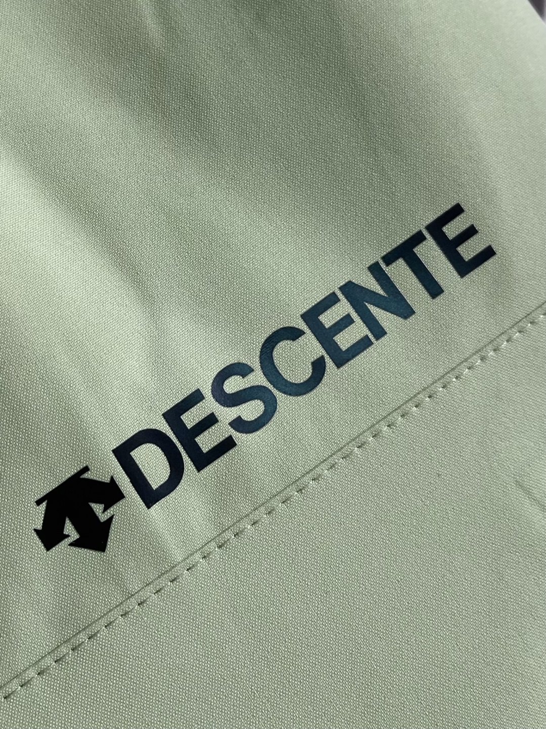 DESCENTE 迪桑特 春季新款三合一男子连帽外套.冲锋衣外套上衣！立体运动修身裁剪！全身多处拼接！手
