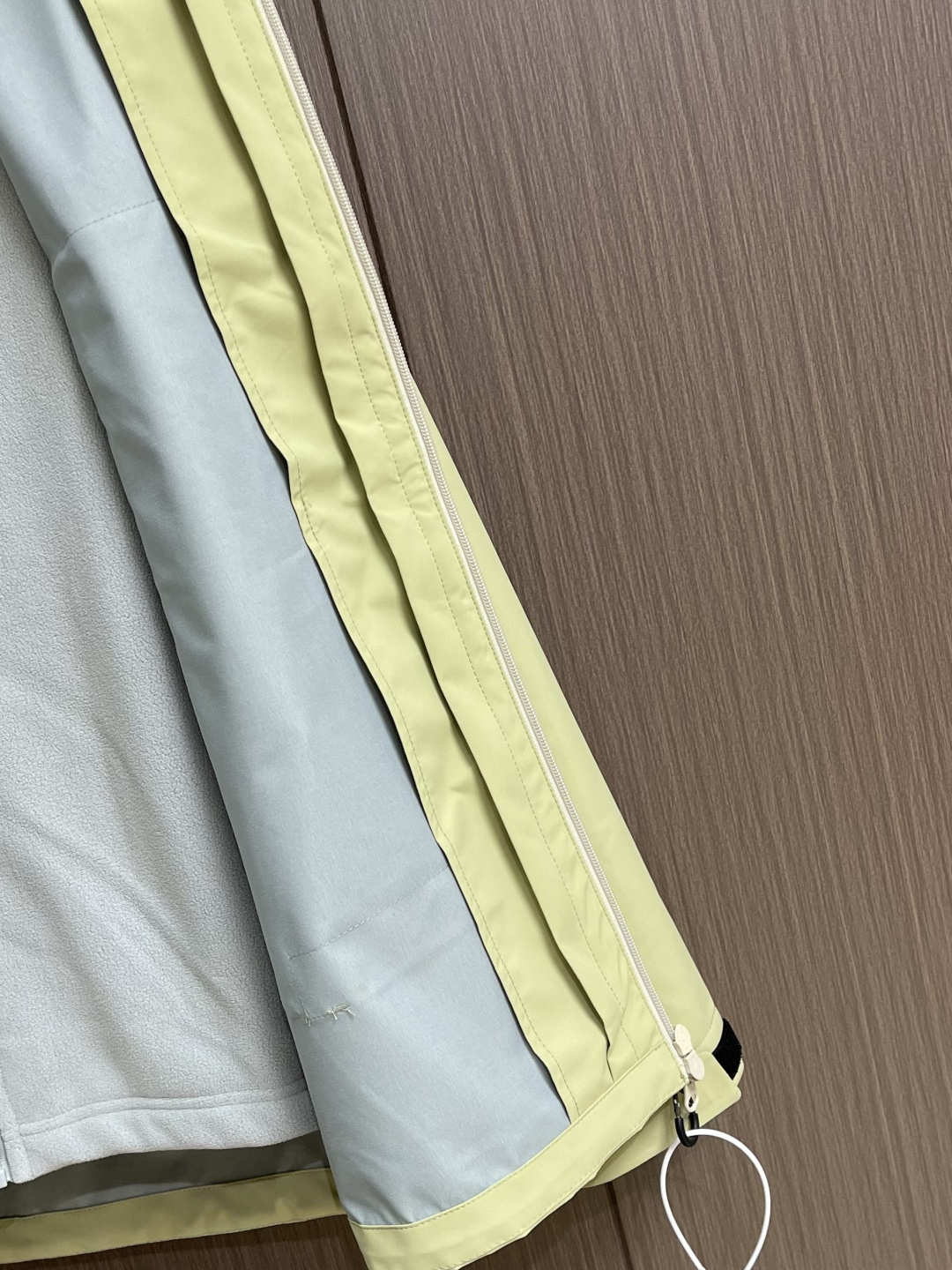 DESCENTE 迪桑特 春季新款三合一男子连帽外套.冲锋衣外套上衣！立体运动修身裁剪！全身多处拼接！手