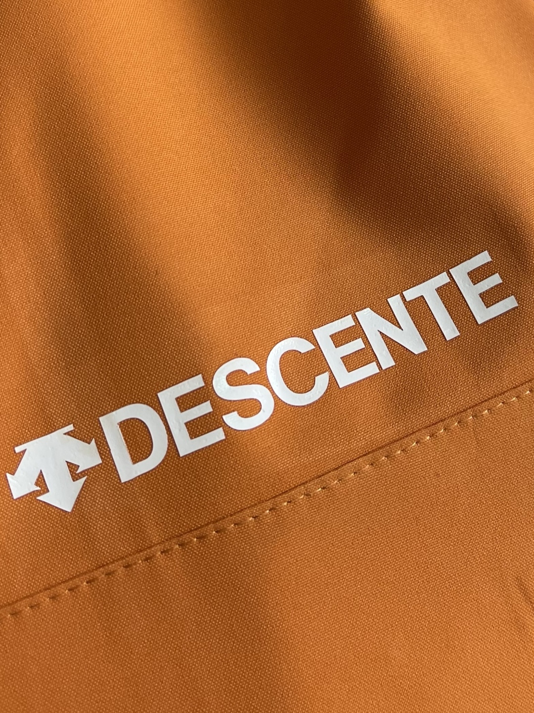 DESCENTE 迪桑特 春季新款三合一男子连帽外套.冲锋衣外套上衣！立体运动修身裁剪！全身多处拼接！手
