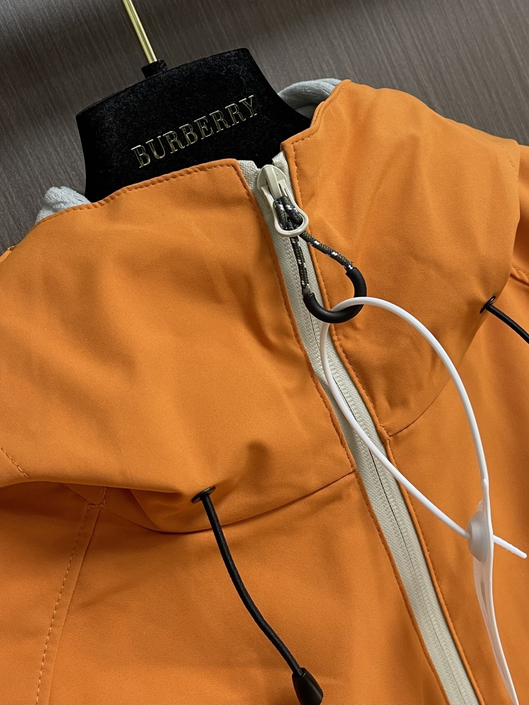 DESCENTE 迪桑特 春季新款三合一男子连帽外套.冲锋衣外套上衣！立体运动修身裁剪！全身多处拼接！手