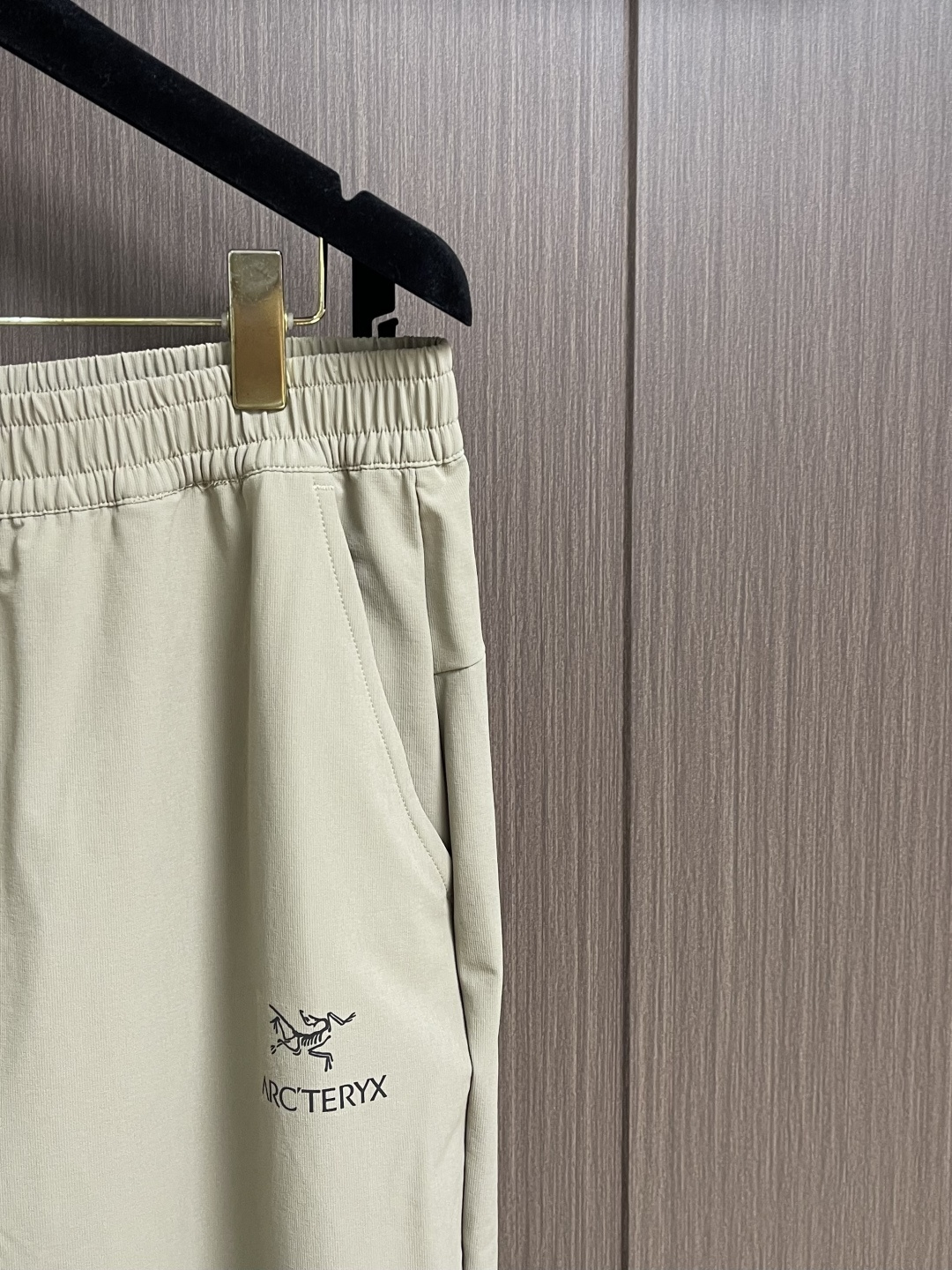 ARCTERYX  始祖鸟户外防风透气春夏男士软壳裤！无缝设计，高热度鸟家户外机能风3D立体修身裁剪，高
