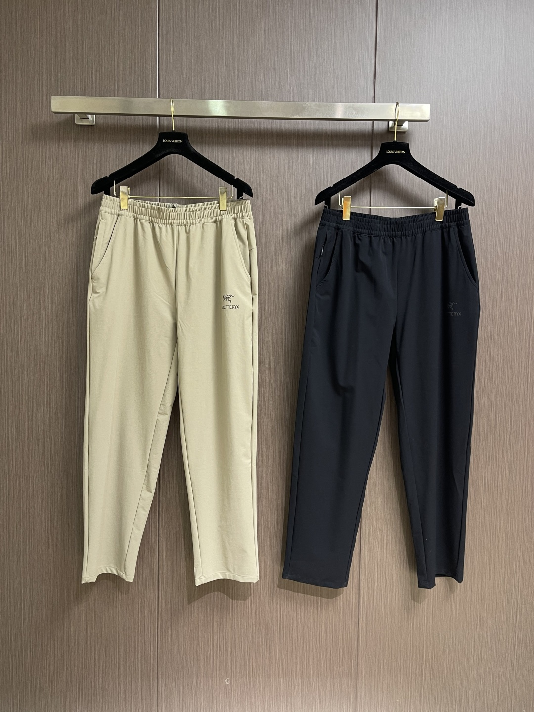ARCTERYX  始祖鸟户外防风透气春夏男士软壳裤！无缝设计，高热度鸟家户外机能风3D立体修身裁剪，高