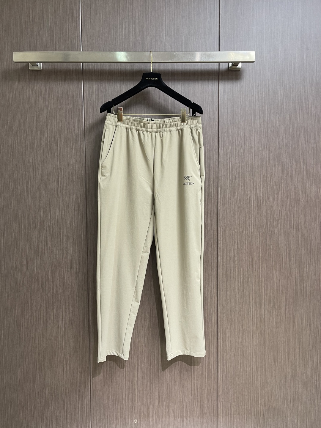 ARCTERYX  始祖鸟户外防风透气春夏男士软壳裤！无缝设计，高热度鸟家户外机能风3D立体修身裁剪，高