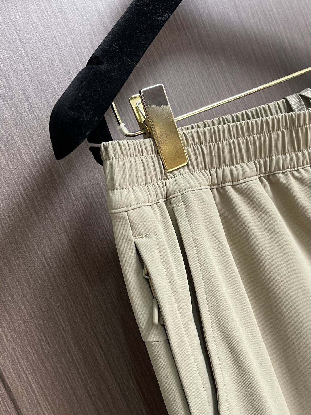 ARCTERYX  始祖鸟户外防风透气春夏男士软壳裤！无缝设计，高热度鸟家户外机能风3D立体修身裁剪，高