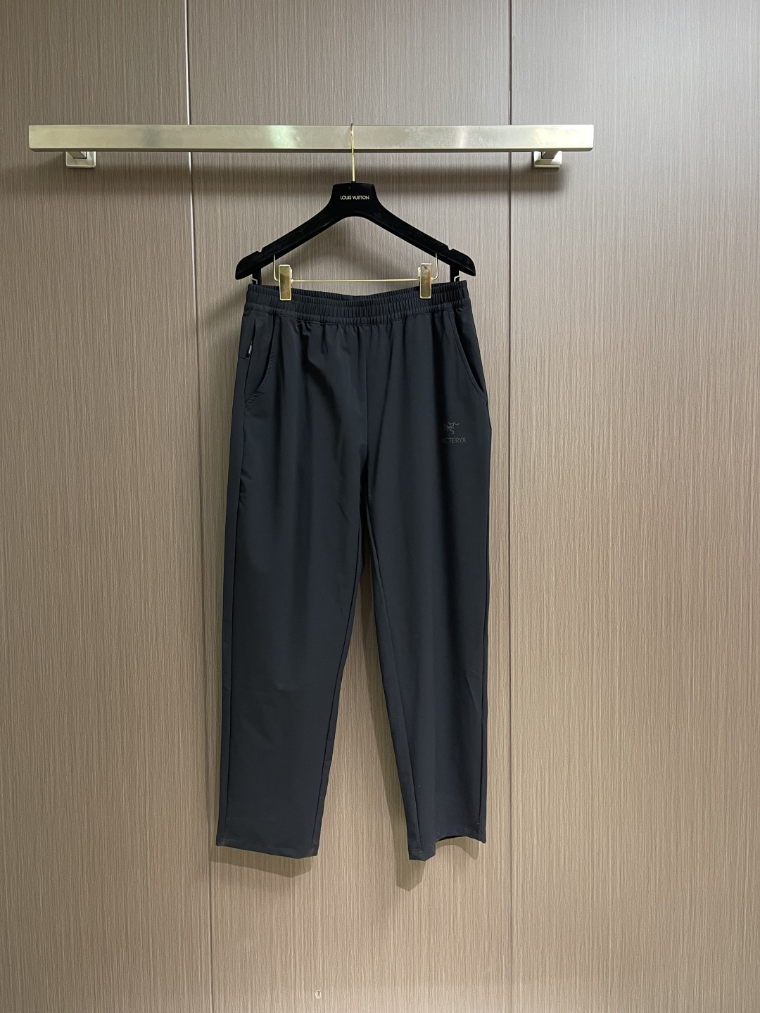ARCTERYX  始祖鸟户外防风透气春夏男士软壳裤！无缝设计，高热度鸟家户外机能风3D立体修身裁剪，高
