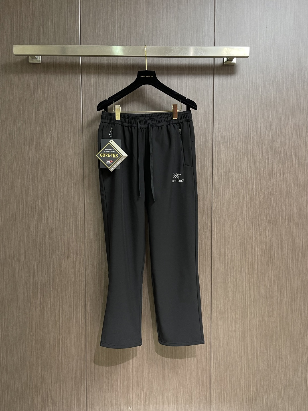 ARC’TERYX 始祖鸟户外 休闲通勤 机能裤 它是可以被定义为一条‘皮肤裤’，防晒抗撕裂，整条裤子包