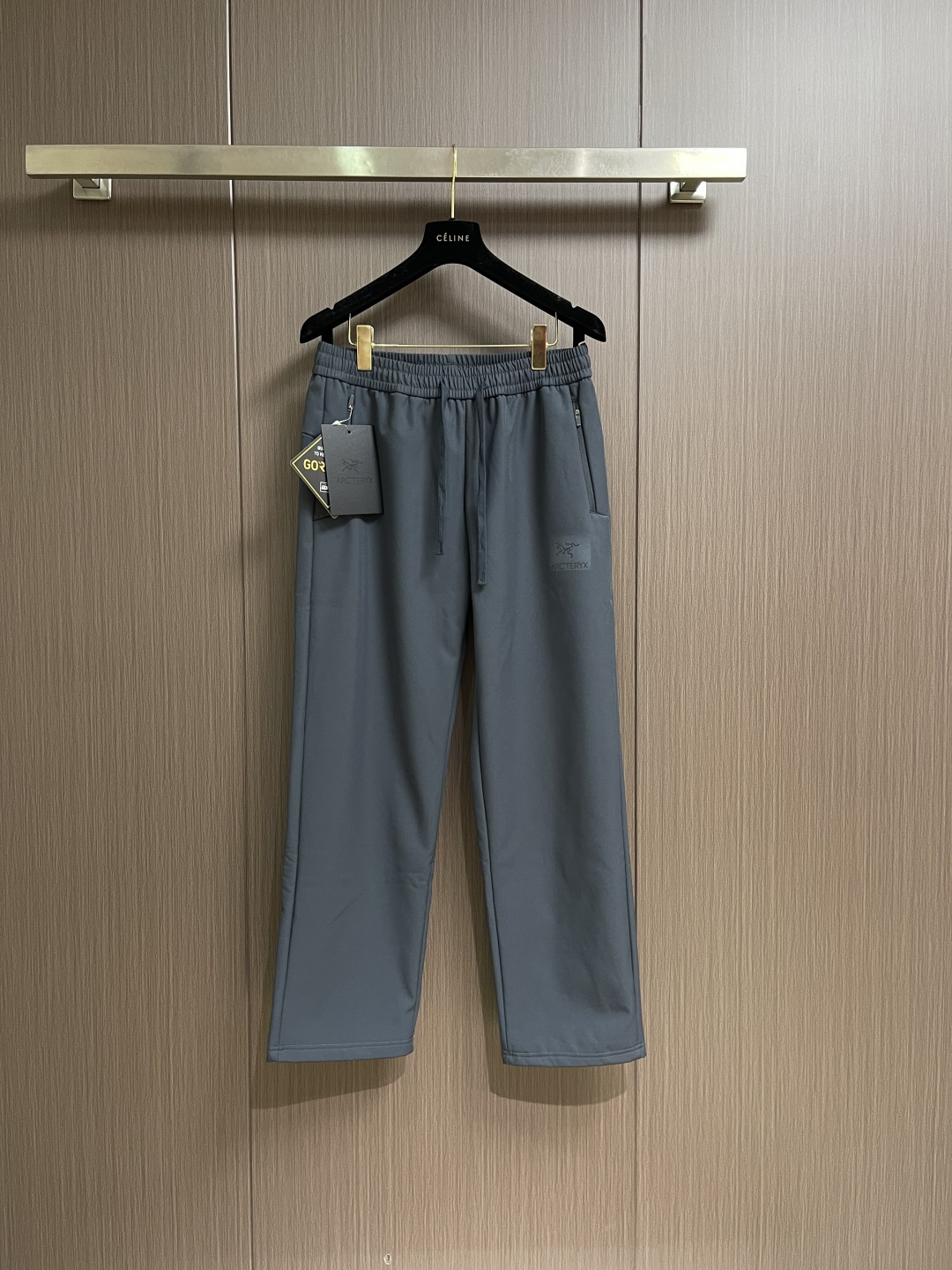 ARC’TERYX 始祖鸟户外 休闲通勤 机能裤 它是可以被定义为一条‘皮肤裤’，防晒抗撕裂，整条裤子包