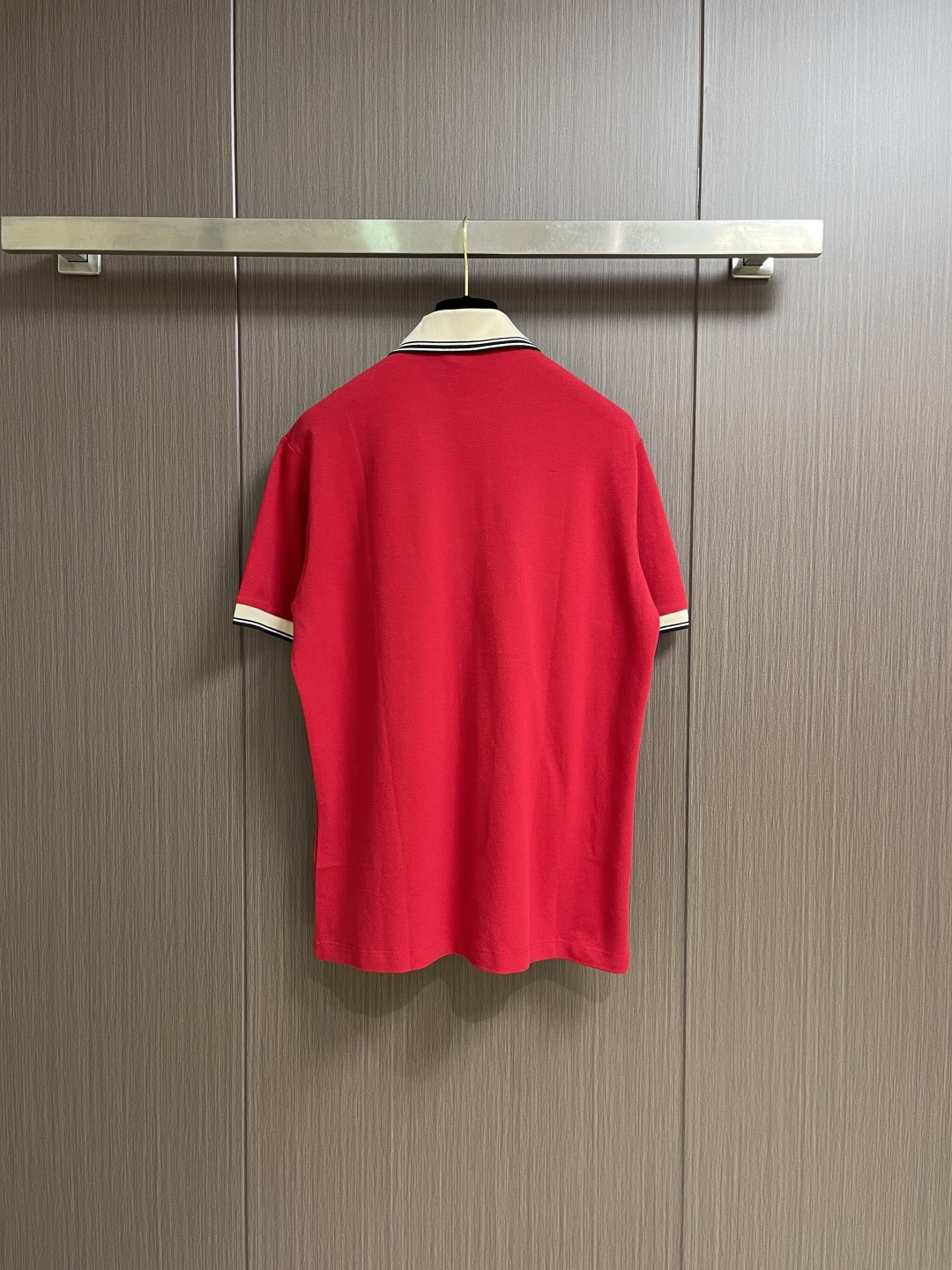 GUCCI 2026SS早春新款珠地棉短袖POLO衫 定制三角珠层雅致珠地棉 质感十足 舒适贴肤 正面饰