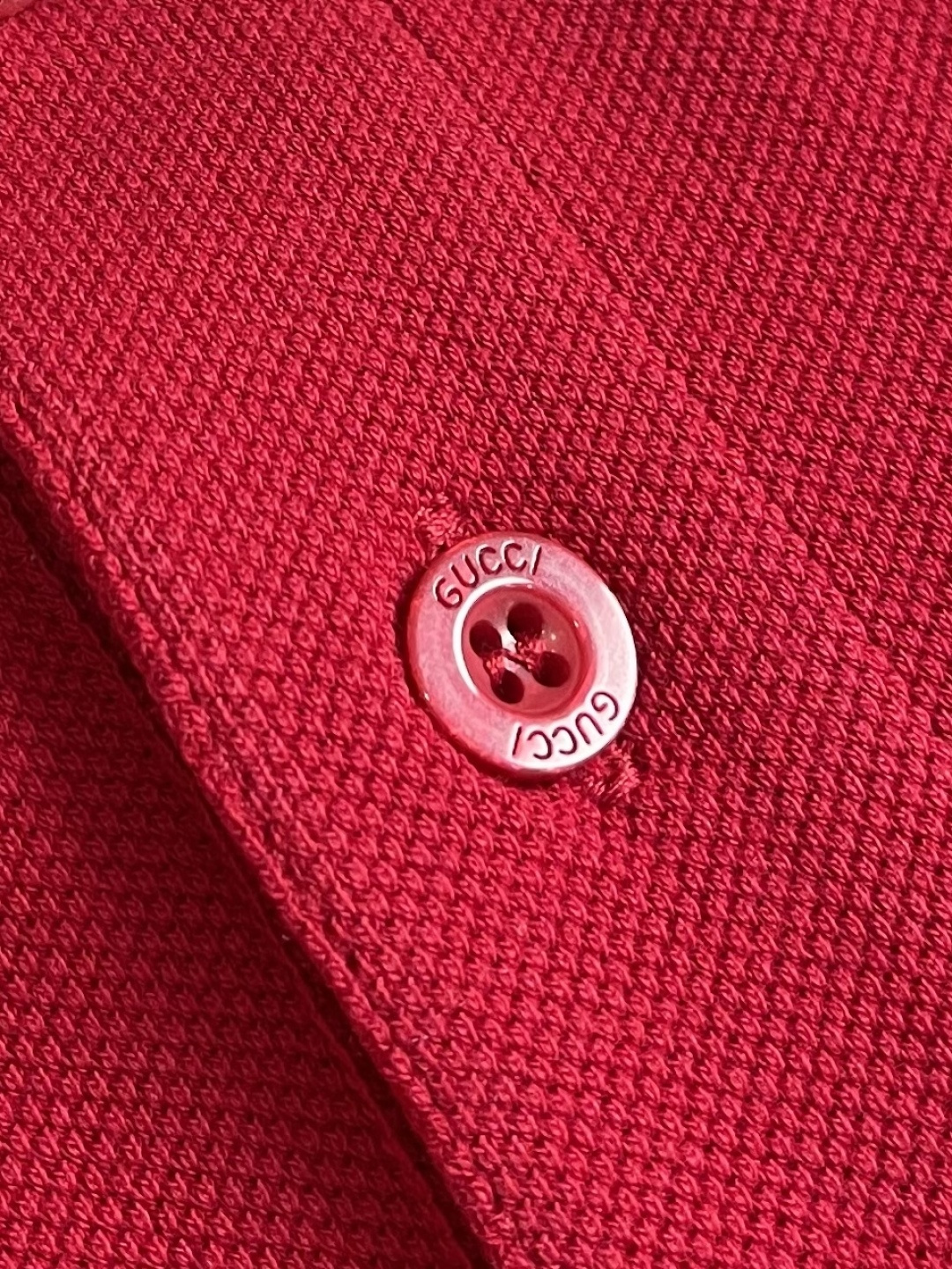 GUCCI 2026SS早春新款珠地棉短袖POLO衫 定制三角珠层雅致珠地棉 质感十足 舒适贴肤 正面饰