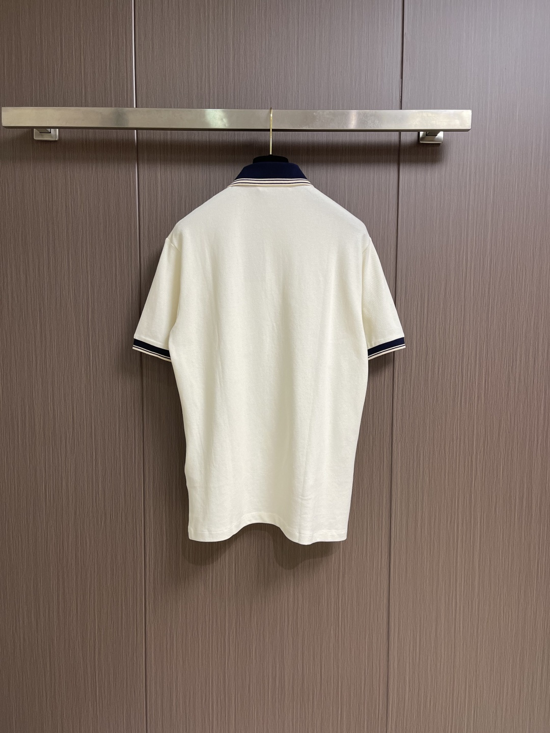 GUCCI 2026SS早春新款珠地棉短袖POLO衫 定制三角珠层雅致珠地棉 质感十足 舒适贴肤 正面饰