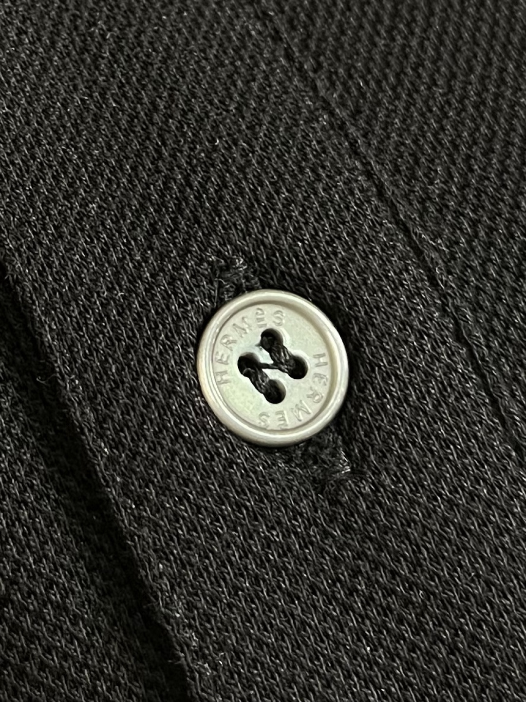 Hermes 2026ss春夏商务休闲男士短袖Polo衫．经典百搭．衣橱必备的款式 三粒扣翻领款式 胸口