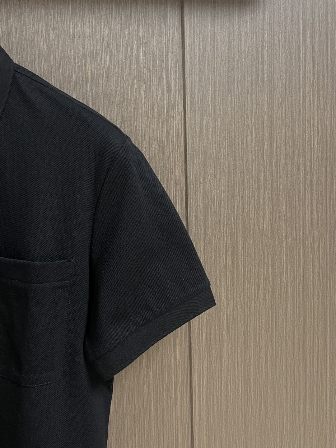 Hermes 2026ss春夏商务休闲男士短袖Polo衫．经典百搭．衣橱必备的款式 三粒扣翻领款式 胸口