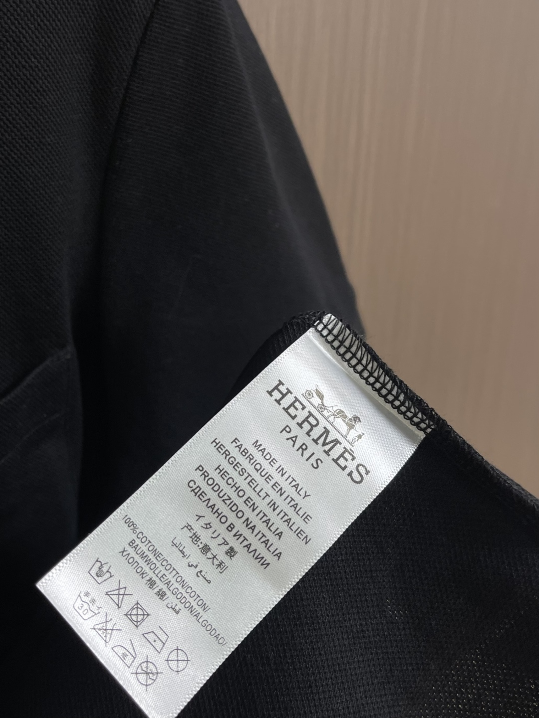 Hermes 2026ss春夏商务休闲男士短袖Polo衫．经典百搭．衣橱必备的款式 三粒扣翻领款式 胸口