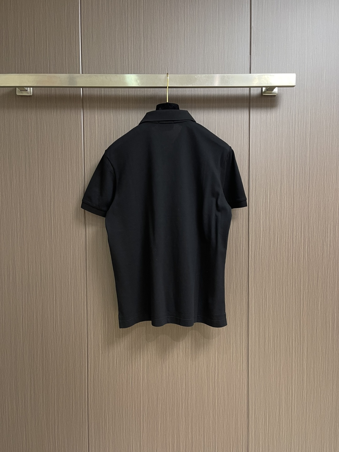 Hermes 2026ss春夏商务休闲男士短袖Polo衫．经典百搭．衣橱必备的款式 三粒扣翻领款式 胸口