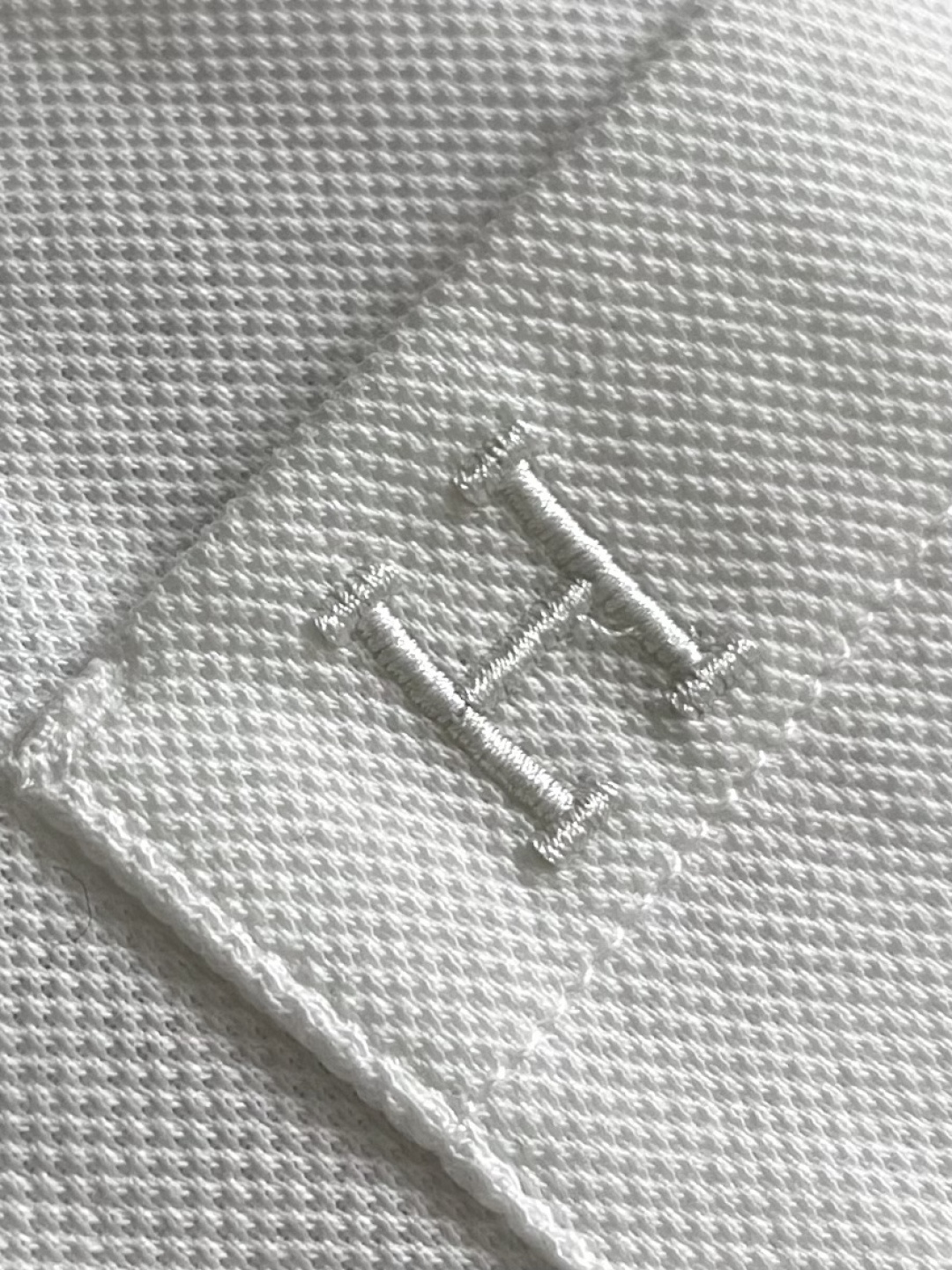 Hermes 2026ss春夏商务休闲男士短袖Polo衫．经典百搭．衣橱必备的款式 三粒扣翻领款式 胸口