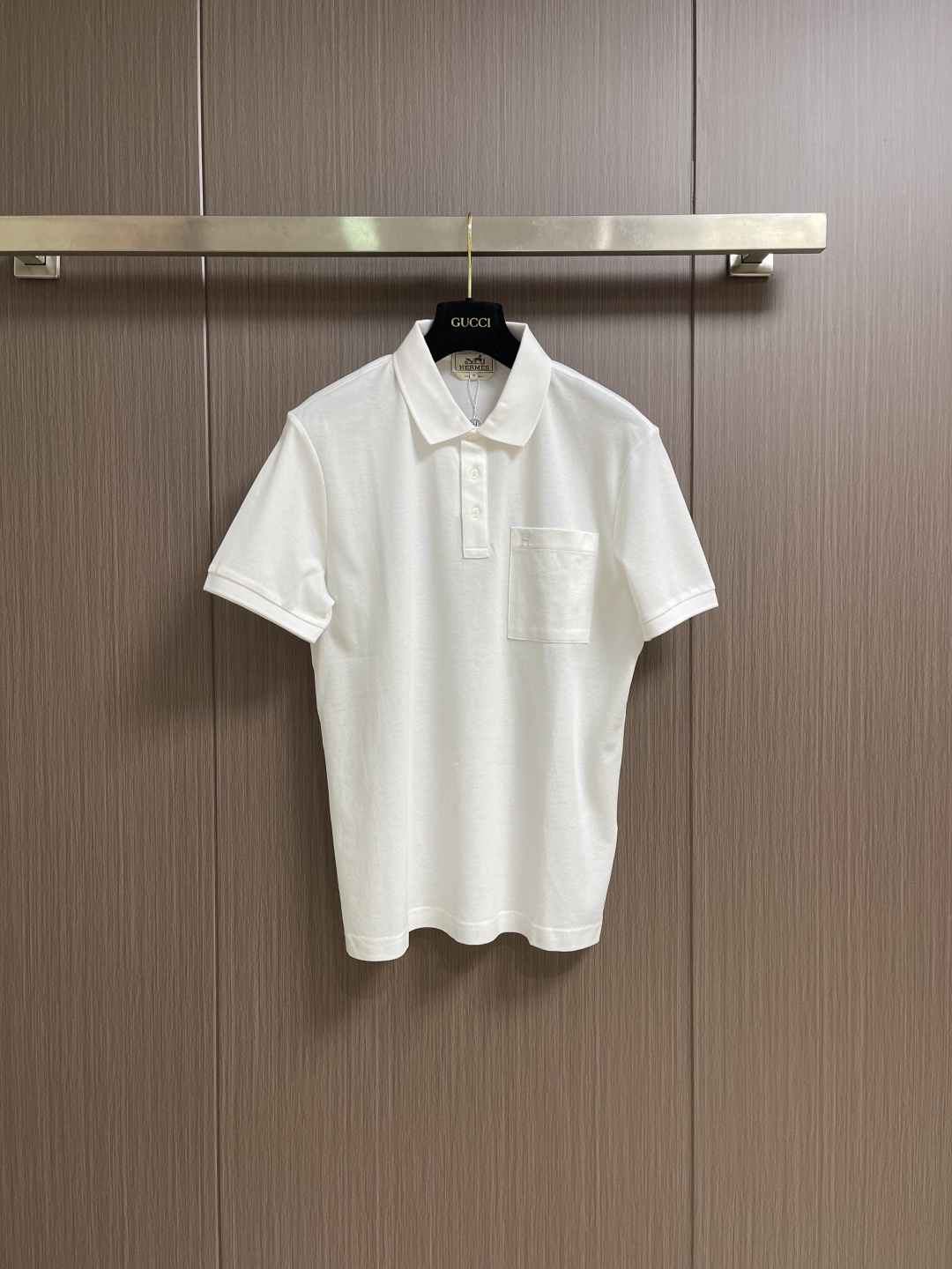 Hermes 2026ss春夏商务休闲男士短袖Polo衫．经典百搭．衣橱必备的款式 三粒扣翻领款式 胸口