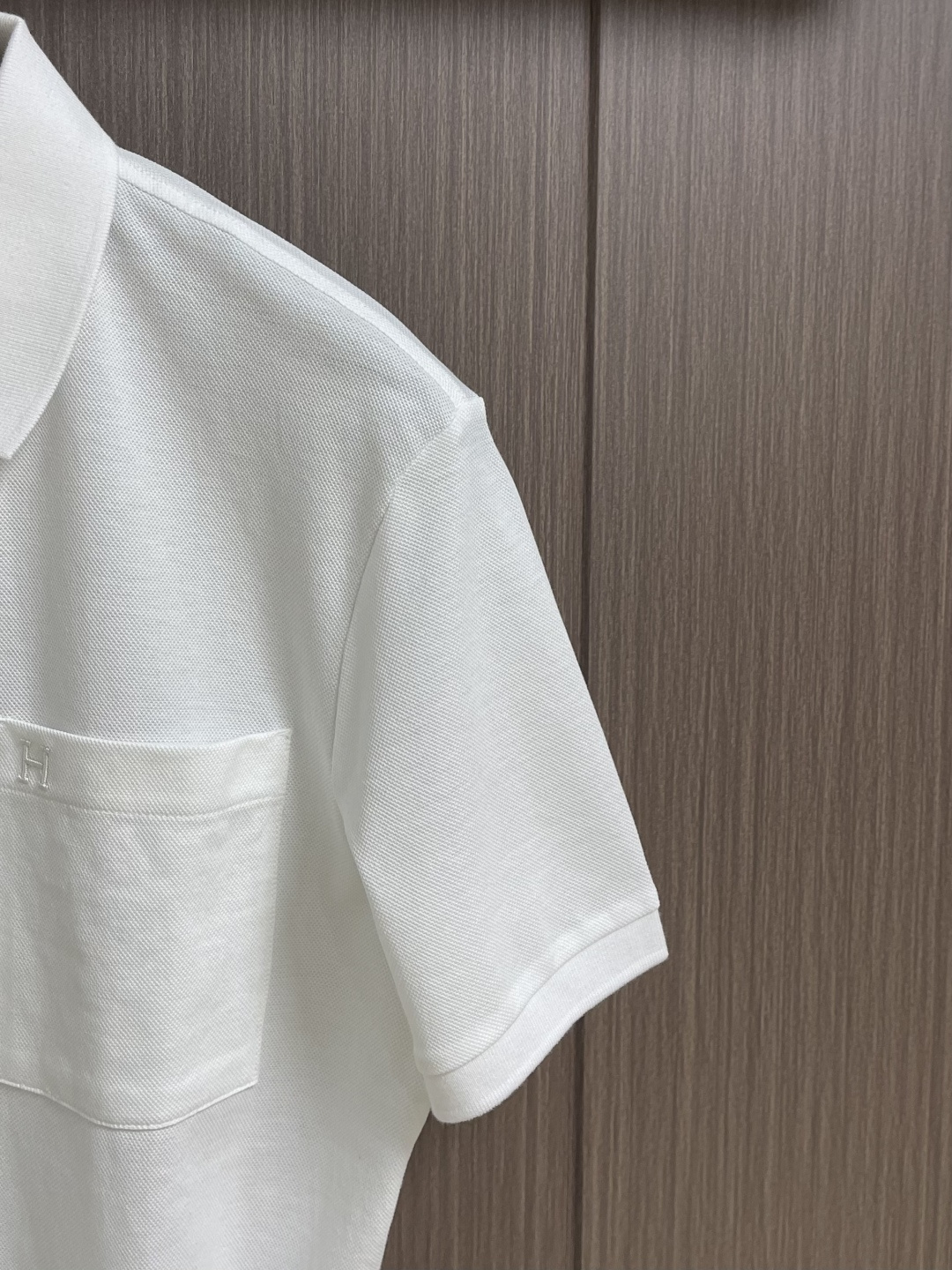 Hermes 2026ss春夏商务休闲男士短袖Polo衫．经典百搭．衣橱必备的款式 三粒扣翻领款式 胸口