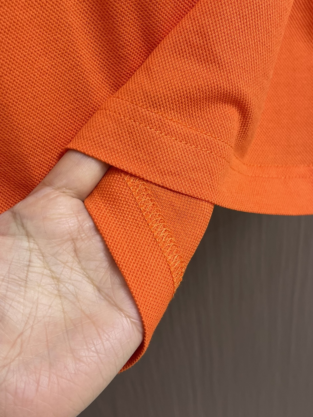 Hermes 2026ss春夏商务休闲男士短袖Polo衫．经典百搭．衣橱必备的款式 三粒扣翻领款式 胸口