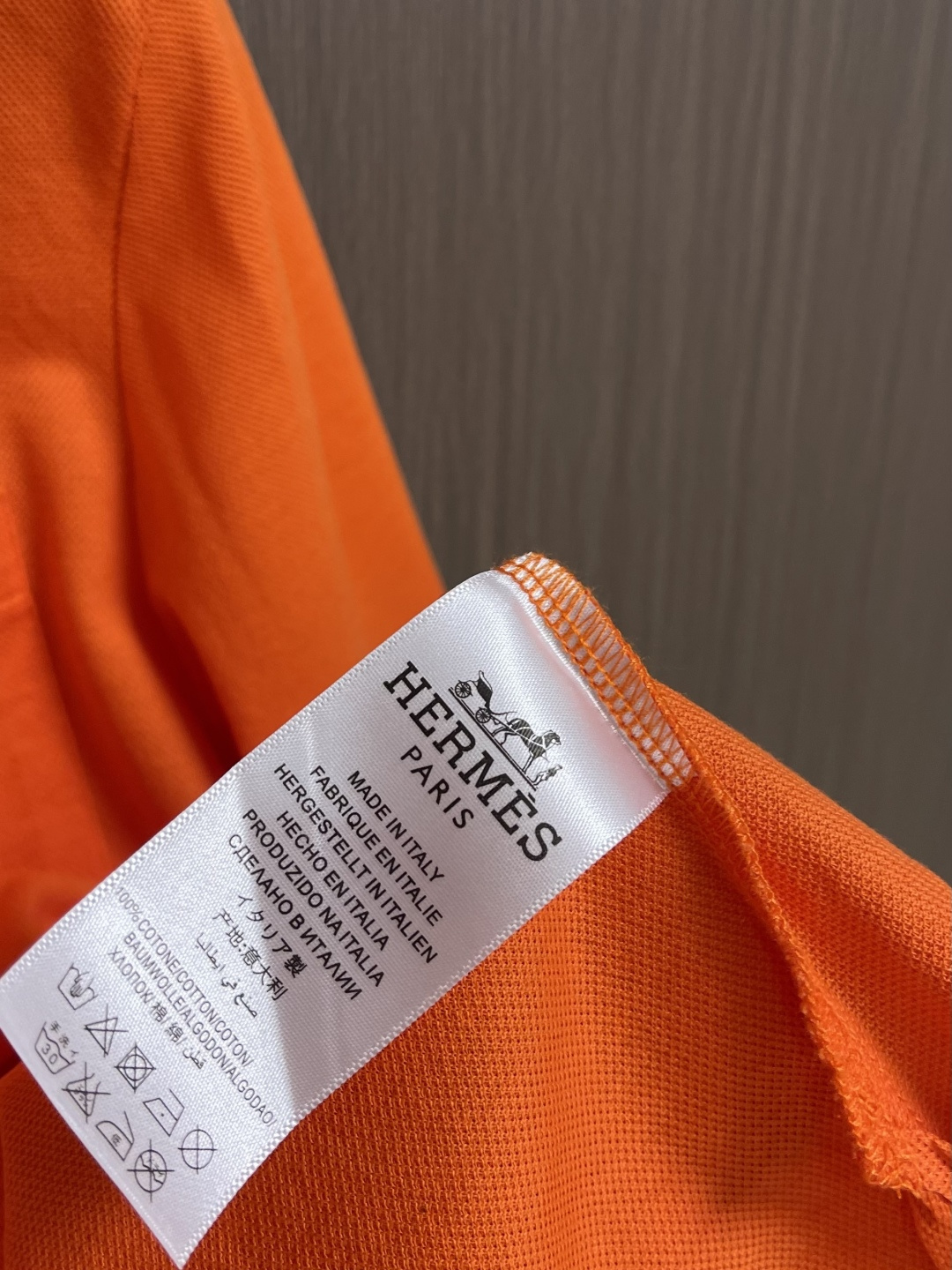 Hermes 2026ss春夏商务休闲男士短袖Polo衫．经典百搭．衣橱必备的款式 三粒扣翻领款式 胸口