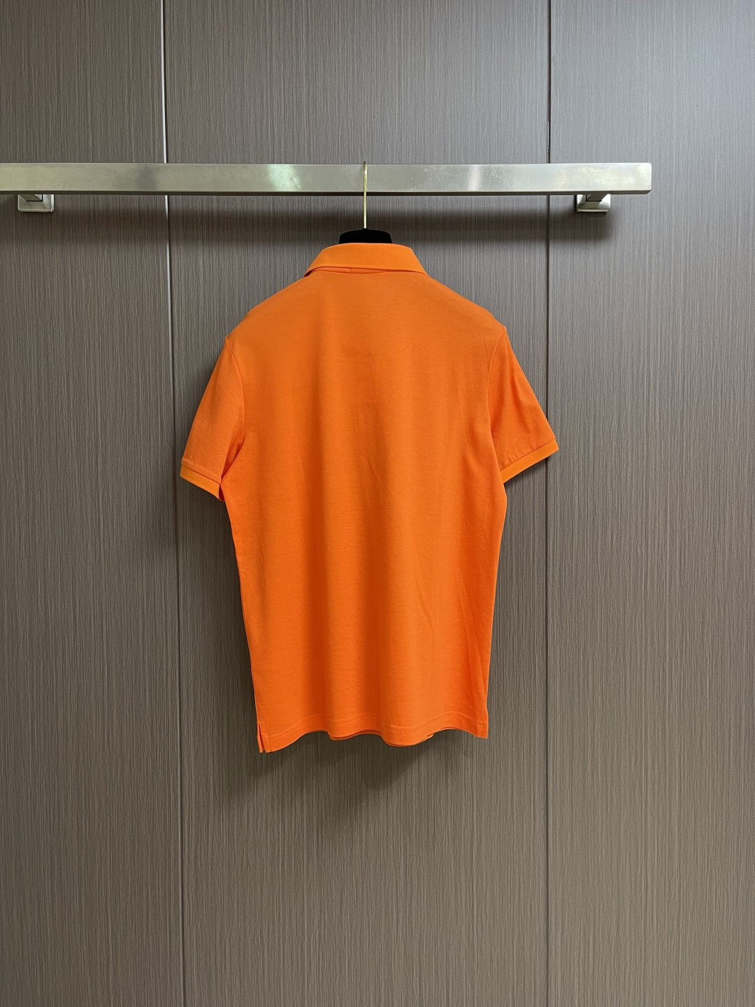 Hermes 2026ss春夏商务休闲男士短袖Polo衫．经典百搭．衣橱必备的款式 三粒扣翻领款式 胸口