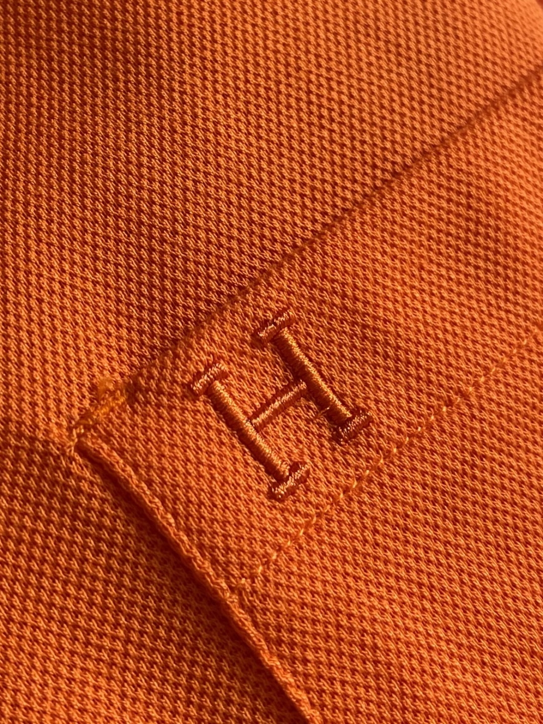 Hermes 2026ss春夏商务休闲男士短袖Polo衫．经典百搭．衣橱必备的款式 三粒扣翻领款式 胸口