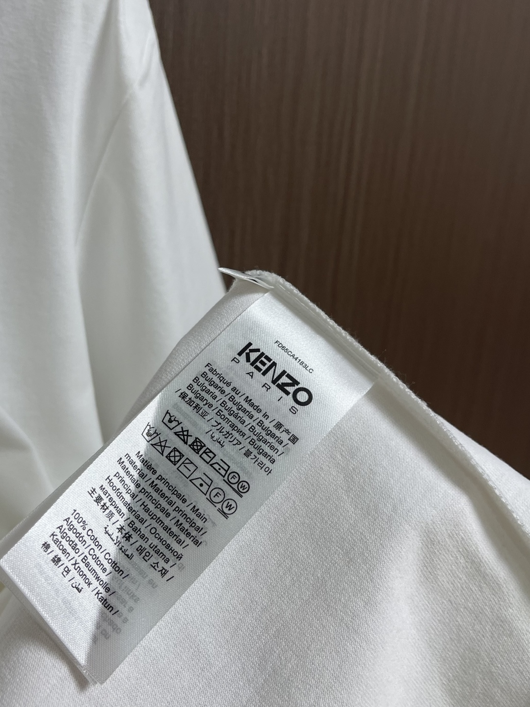 Kenzo x nigo 联名海棠花刺绣圆领T恤 通体设计完美传承了家族式经典元素，胸前饰有经典海棠花刺