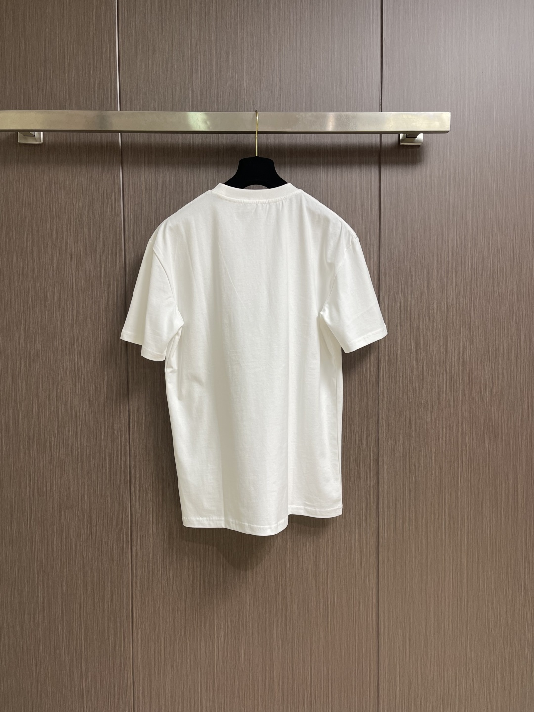 Kenzo x nigo 联名海棠花刺绣圆领T恤 通体设计完美传承了家族式经典元素，胸前饰有经典海棠花刺