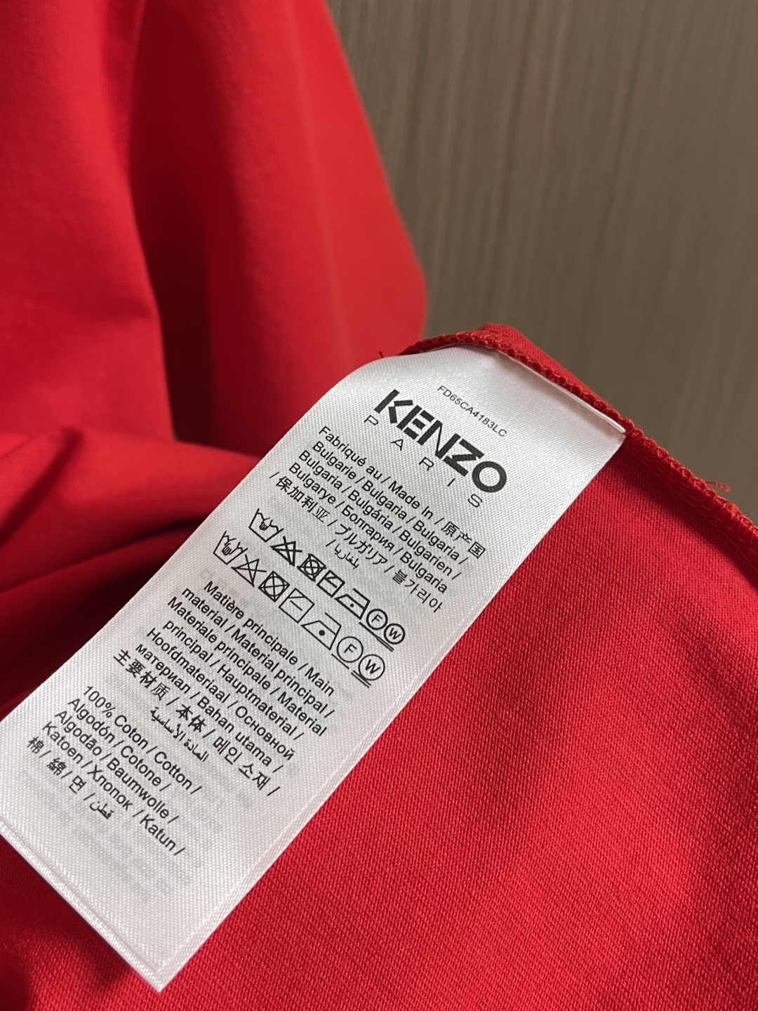 Kenzo x nigo 联名海棠花刺绣圆领T恤 通体设计完美传承了家族式经典元素，胸前饰有经典海棠花刺