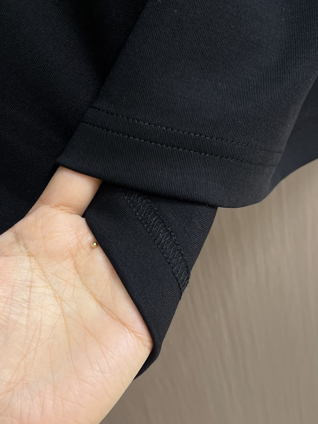 Berluti 布鲁提 2026SS夏季短袖圆领T恤打底衫，胸前简约logo设计，简约大气时尚百搭，手感